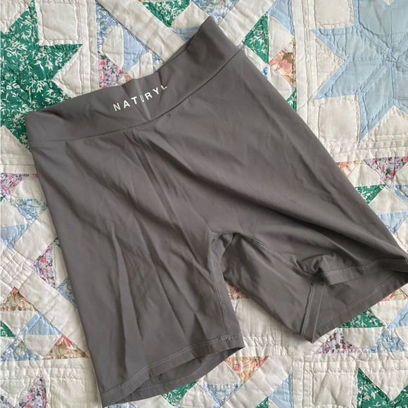 Naturyl Gray Spandex High Waisted Tummy Control Gym Biker Shorts Medium Fitted - Picture 3 of 5